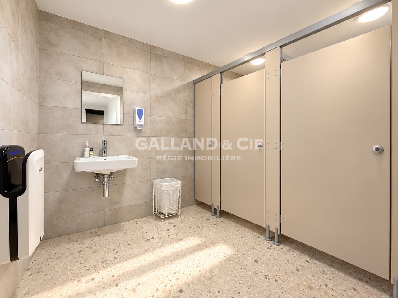 Office at Impasse de la Fava 1, 1566 St-Aubin FR – Photo 5 of 7