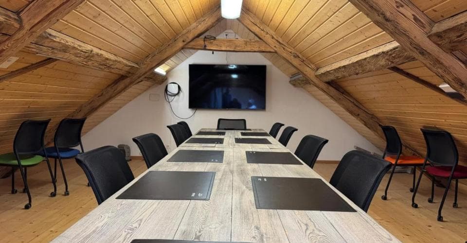 Bureau à 1635 La Tour-de-Treme, CHF 2'810 par mois