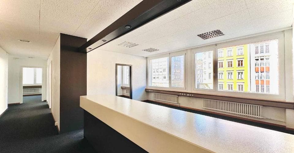 Büro in 2300 La Chaux-de-Fonds, 159m² – Bild 2 von 5