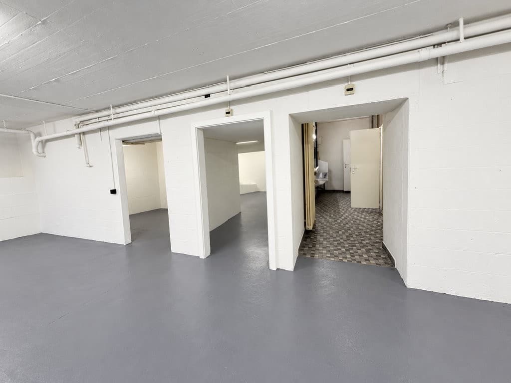 Storage room at Thurgauerstrasse 39, 8050 Zurich – Photo 4 of 7