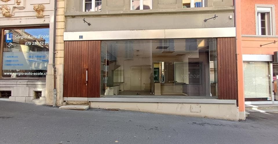 RUE GRENADE 8