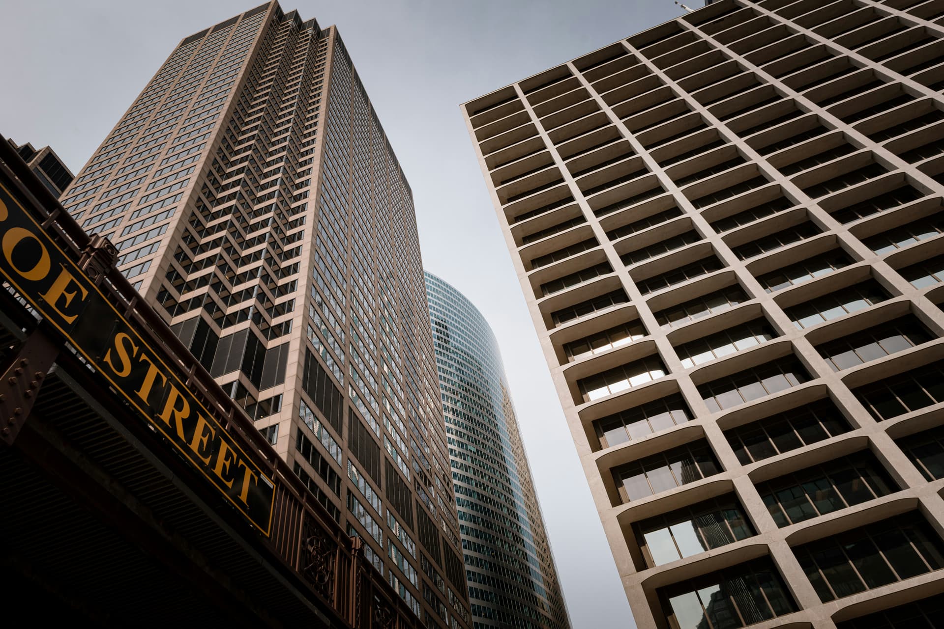 Off-Market Gewerbeimmobilien: Chancen und Risiken im Schweizer Markt