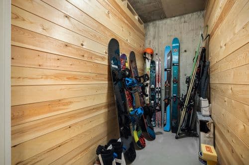 How to store your skis properly after the season ends