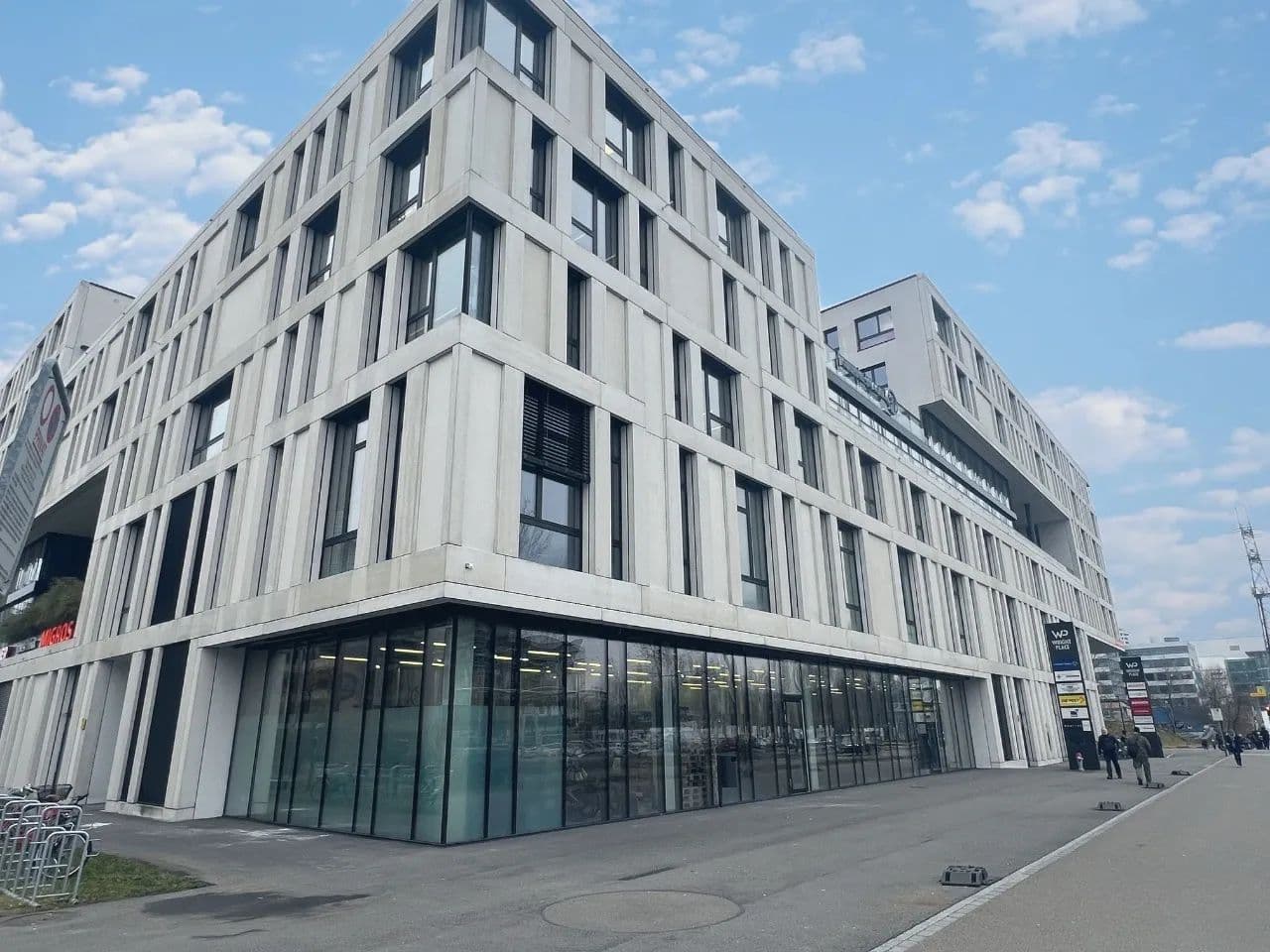 Office Thurgauerstrasse 108
