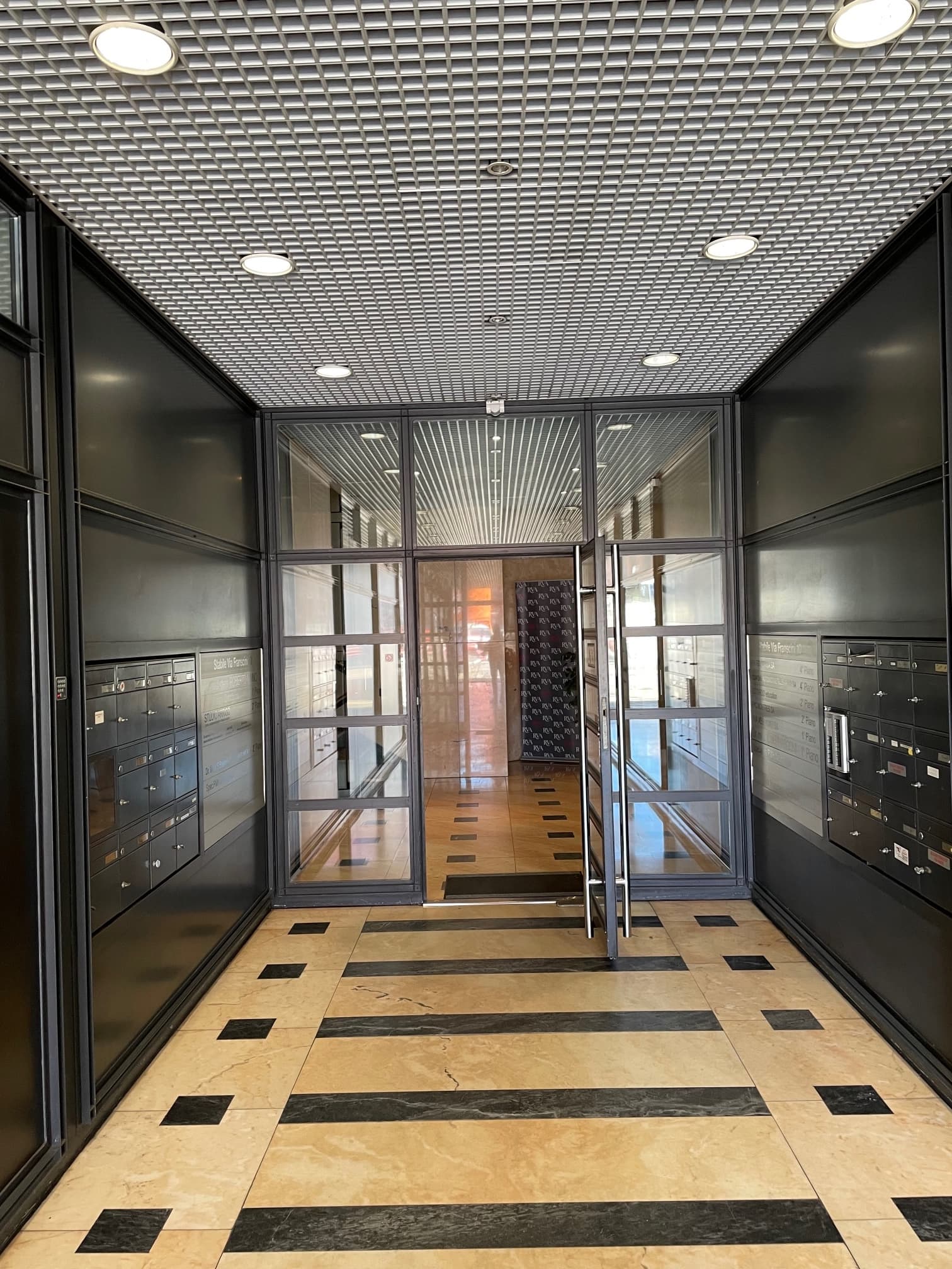 Office Via S. Franscini 10