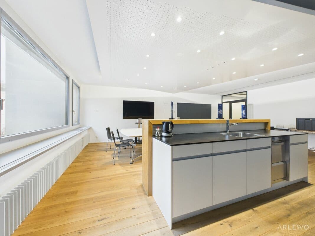 Office Alpenquai 28B