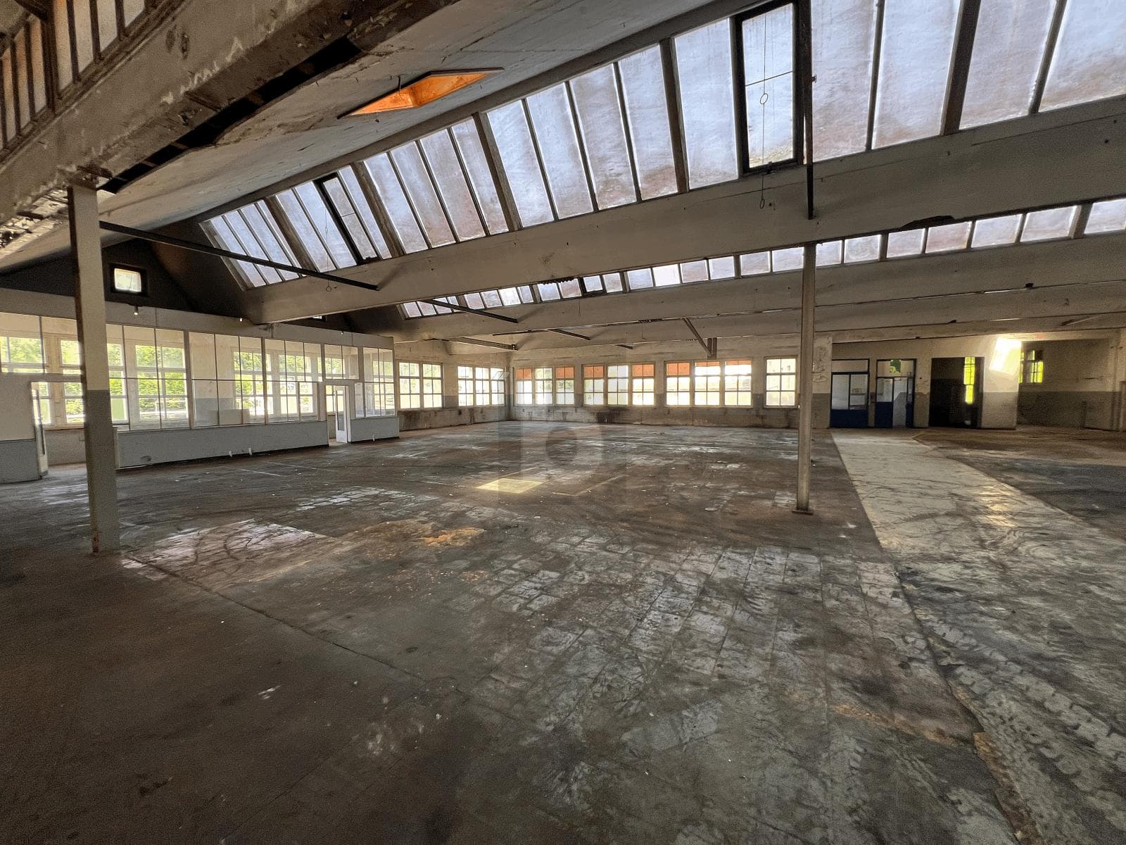 Lager in 2882 St-Ursanne, 2088m²