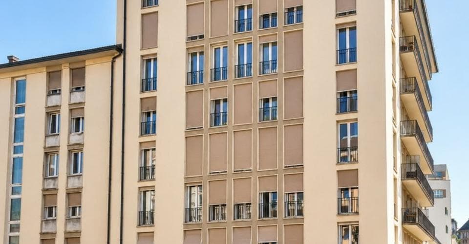 Commercial Space at Avenue Léopold-Robert 83, 2300 La Chaux-de-Fonds