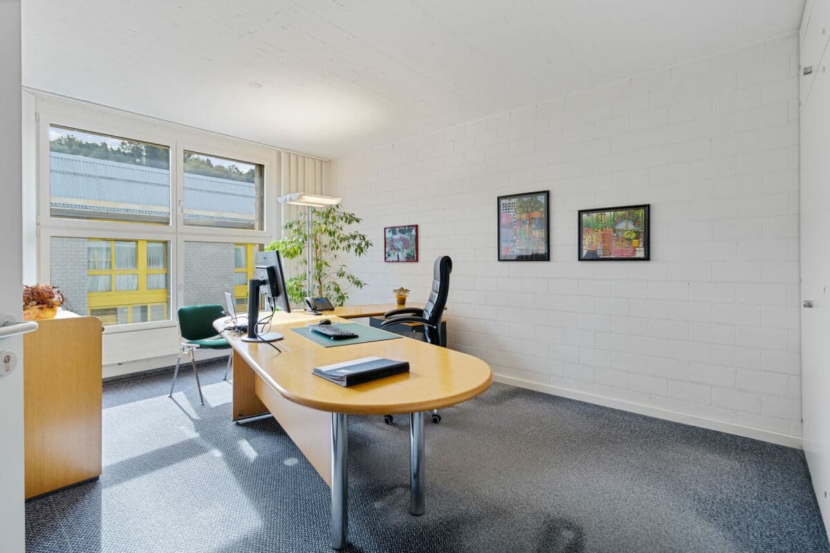 Büro an Winkelbüel 2, 6043 Adligenswil