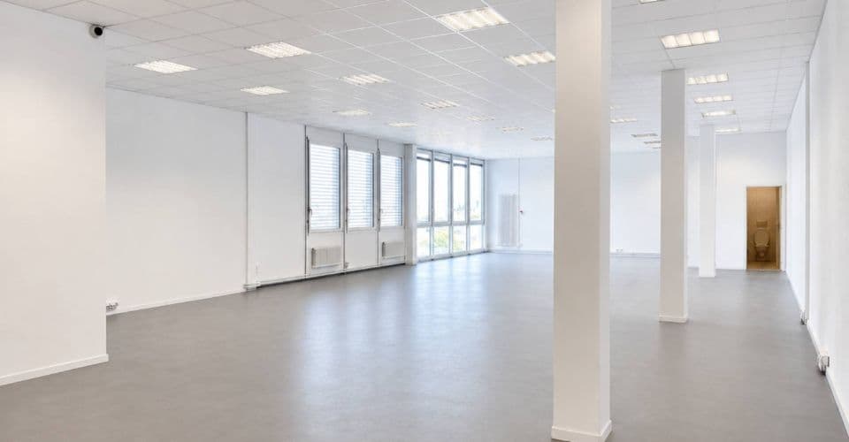 Industrie à 1219 Le Lignon, 180m²