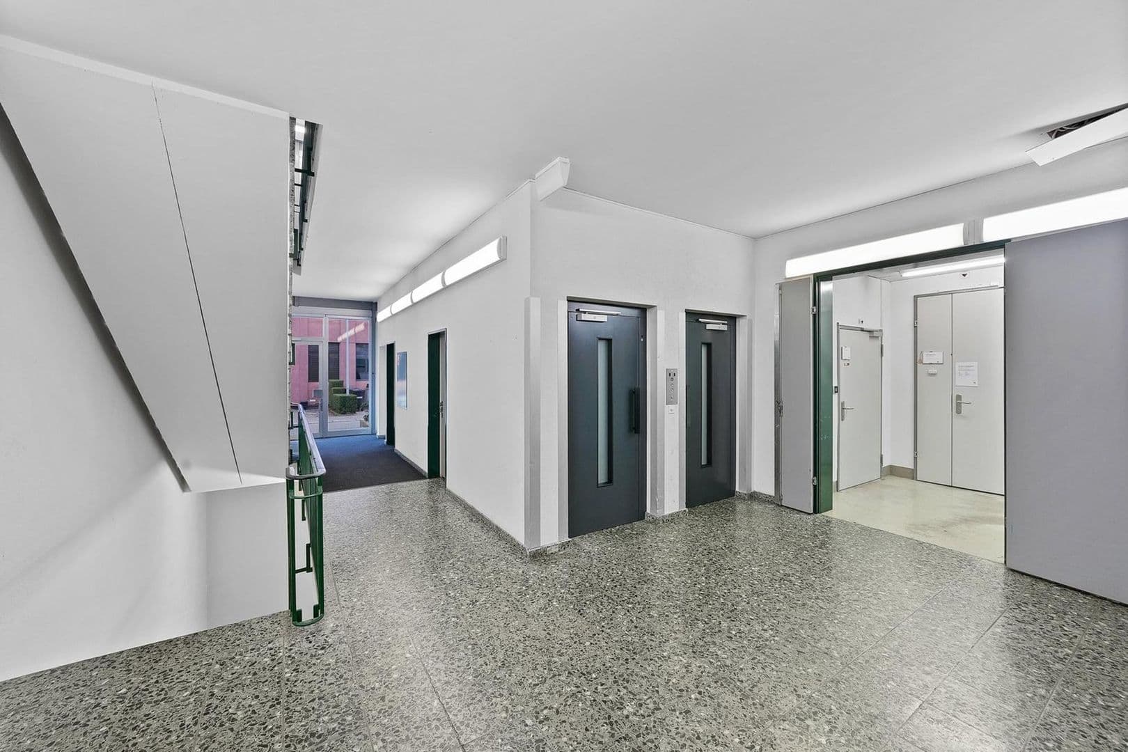 Europa-Strasse 27
